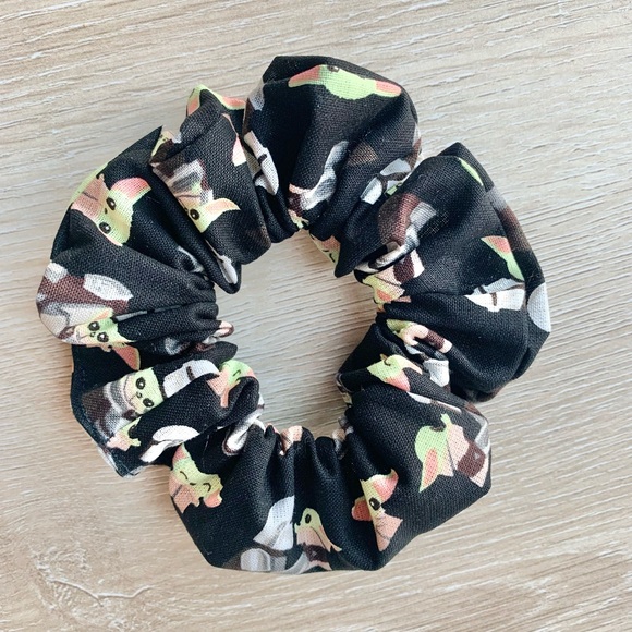 Star Wars mandalorian scrunchie - Picture 1 of 3